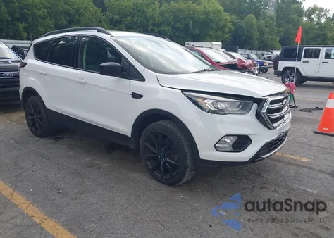 2018 Ford Escape Se z USA, uszkodzony, nr VIN 1FMCU9GD8JUA83682
